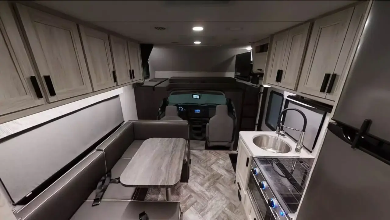 2024 Sunseeker 2350 LE dinette